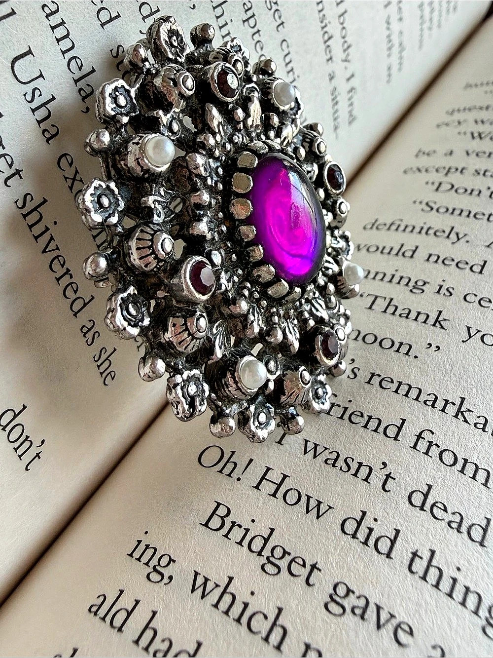 Sarah Coventry Catherine Purple Cabochon Brooch Like New